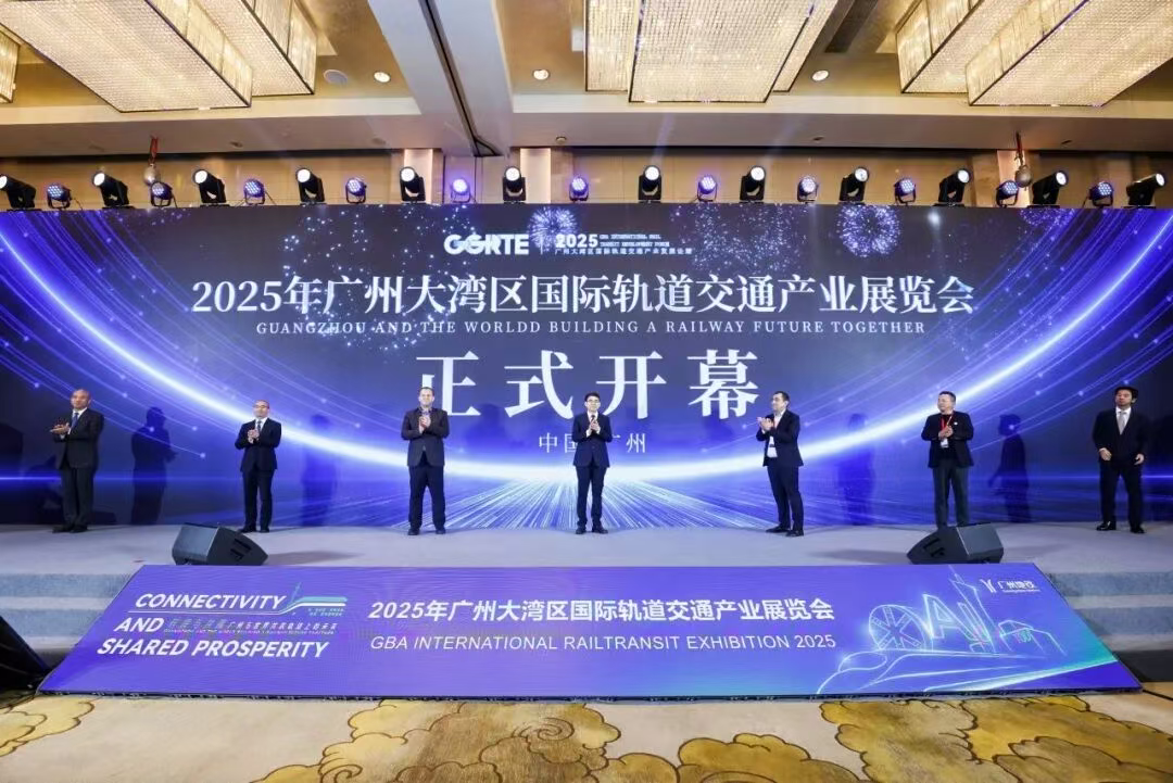 XKTY.COM星空·（中国）机器人首次亮相轨交展，广州地铁展位成打卡点